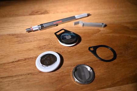 Apple AirTag minimalist holder