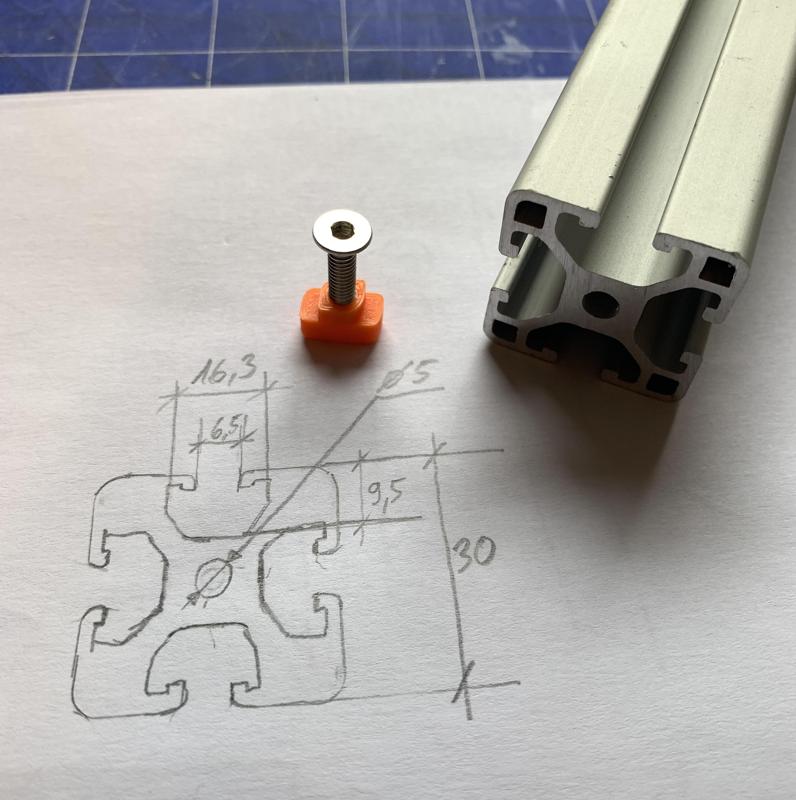 Drop-in T-nut for 3030 Aluminium Extrusion Slot / Series / U 6 fully printable for M4 threads
