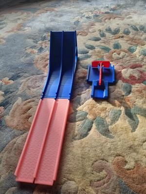 Launch Ramp and Start Gate for 1m Folding Hotwheels Track (expandable)   