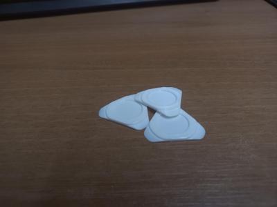 Triangle pry tool