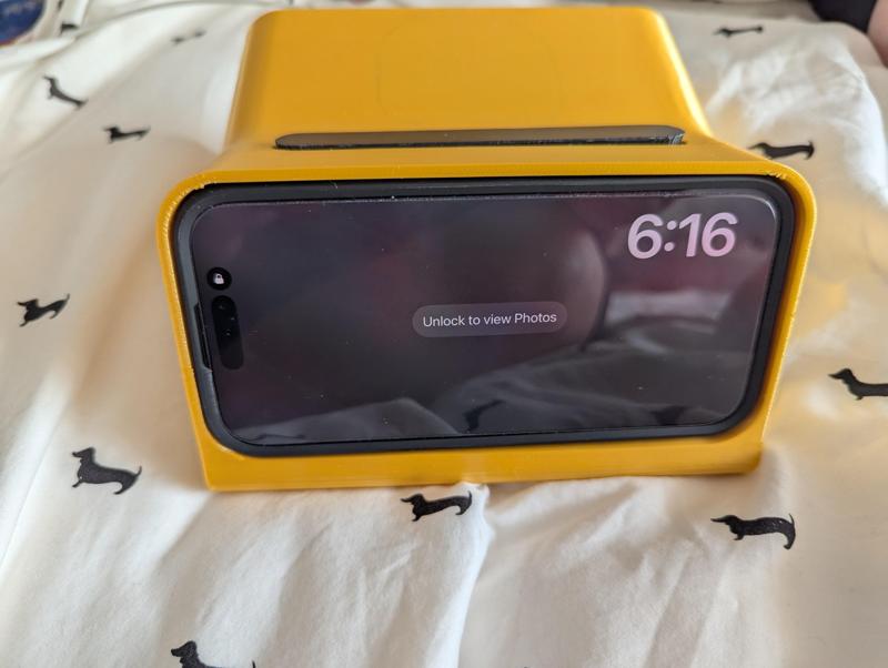 Standby Mode Dock for iPhone 16 Pro Quad Lock Mag Case