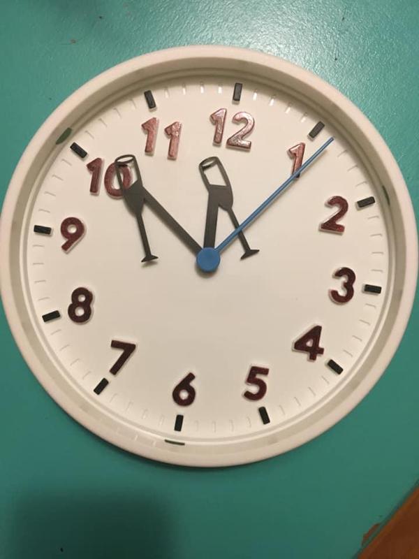 New Years Eve Clock - 3D printed champagne hands