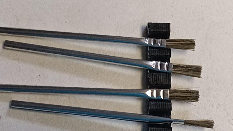 simple brush holder for work surface