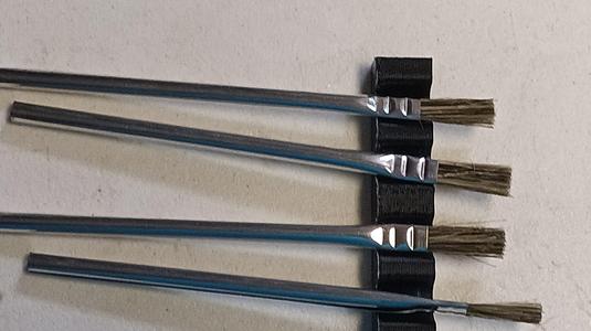 simple brush holder for work surface