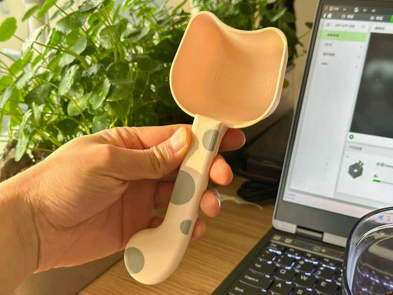 A cat-shaped spoon, a rice/pet food scoop that doesn't require AMS, easy to use, practicality first