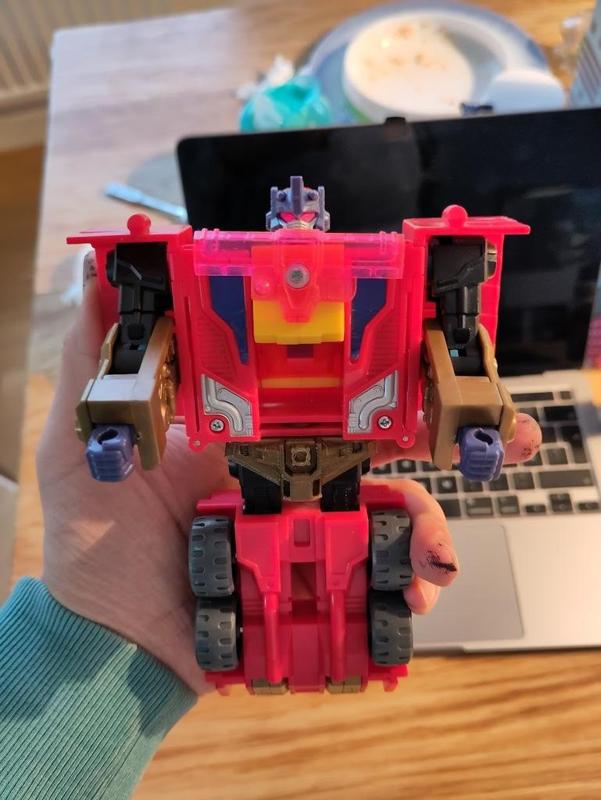 Pyro Ignacious Spark - Pelvis replacement - Transformers G1