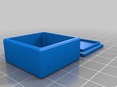 Improved square pillbox container