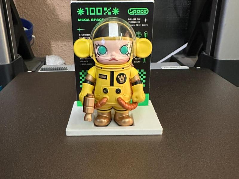 100% Mega Space Molly Stand