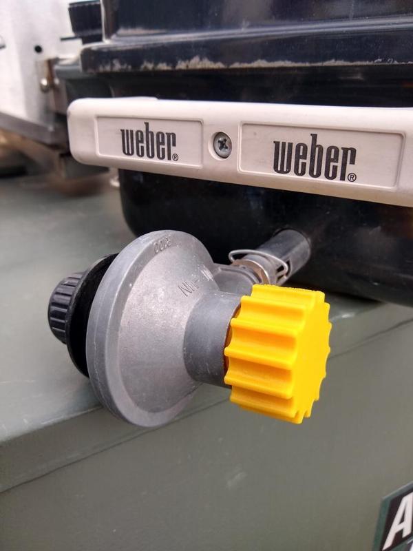 Propane accessory plug, magnetic