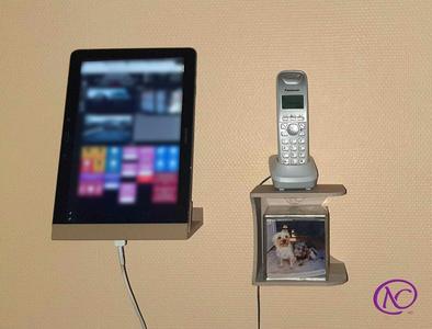 Etagères murales pour tablette et téléphone / Wall-mounted shelf for tablet and phone