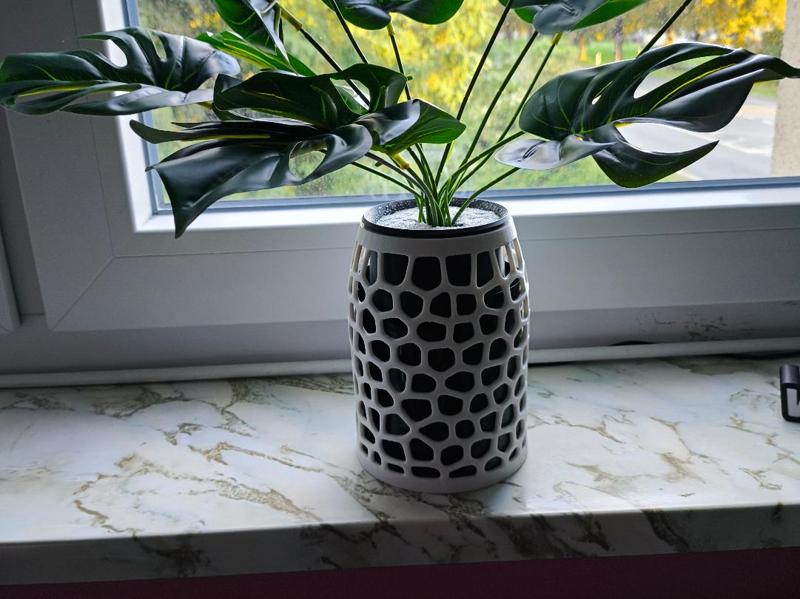 Stylish Vase Camouflage for your Ring Indoor Cam