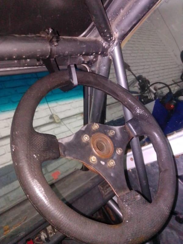 Hook to hang steering wheel to roll cage 42mm
