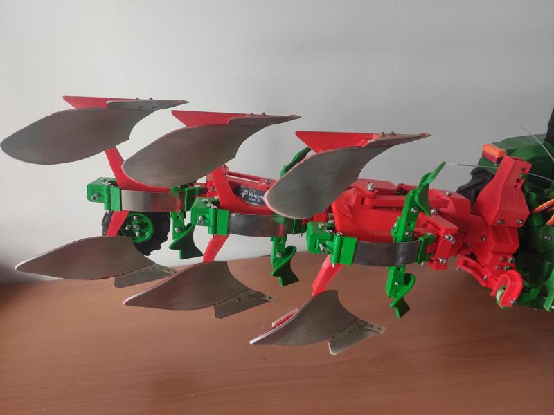 Reversible Plough- Reversible Plough kverneland 3 coulters. Esc 1:9 and Esc 1:16