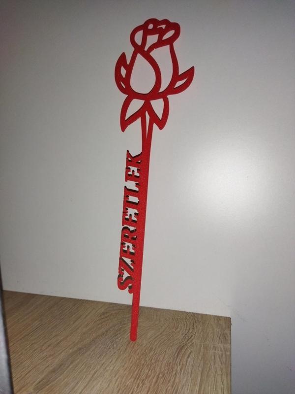 Rose with the inscription "SZERETLEK".