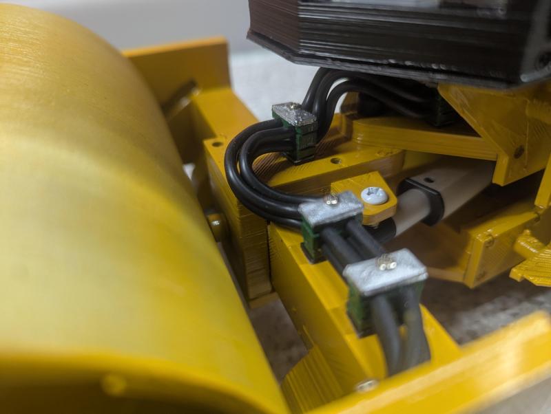 1/14 scale Hydraulic line clamp
