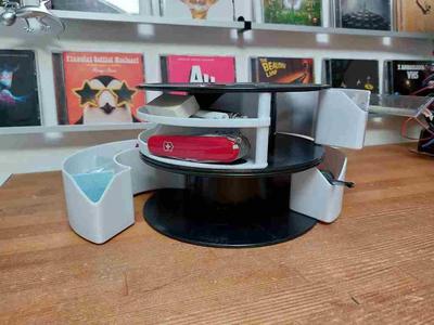 Spool holder desk organizer