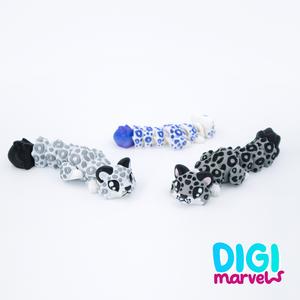 Snow Leopard Flexi + Keychain (Exclusive)