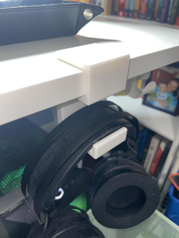 Headphone holder for desk