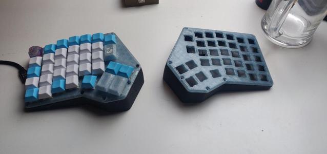 Tilted Redox case for Micro and USBC