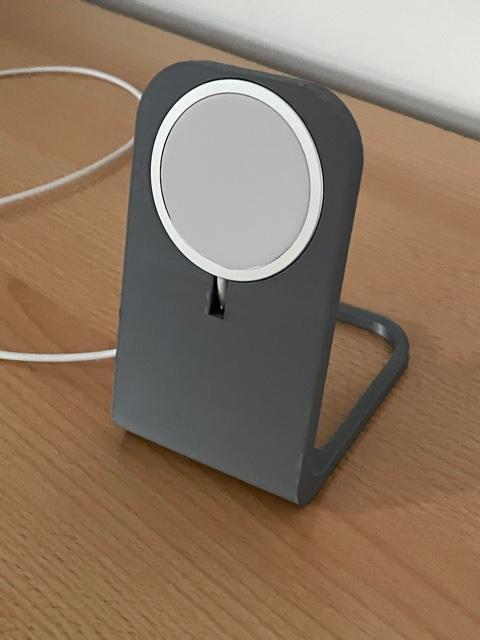 Iphone magsafe deskstand