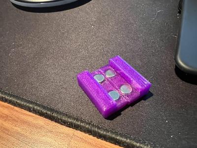 Simple magnet fidget