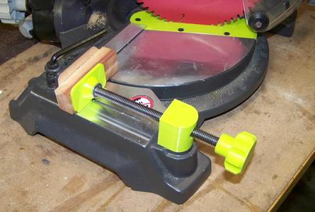 Ryobi P552 Saw Clamp