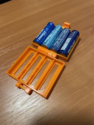 4xAA or 4xAAA lightweight battery case
