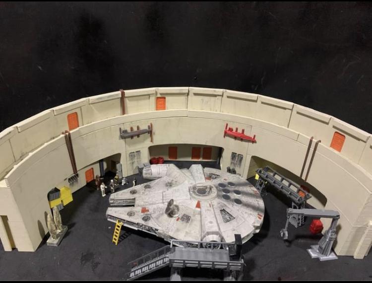 Diorama Mos Eisley Docking Bay for Micro Galaxy and Action fleet collection