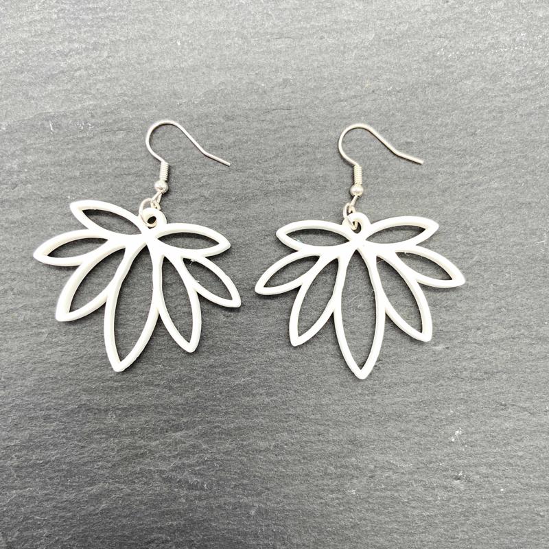 Ohrringe, Anhänger oder Charm als Lotus-Blüte