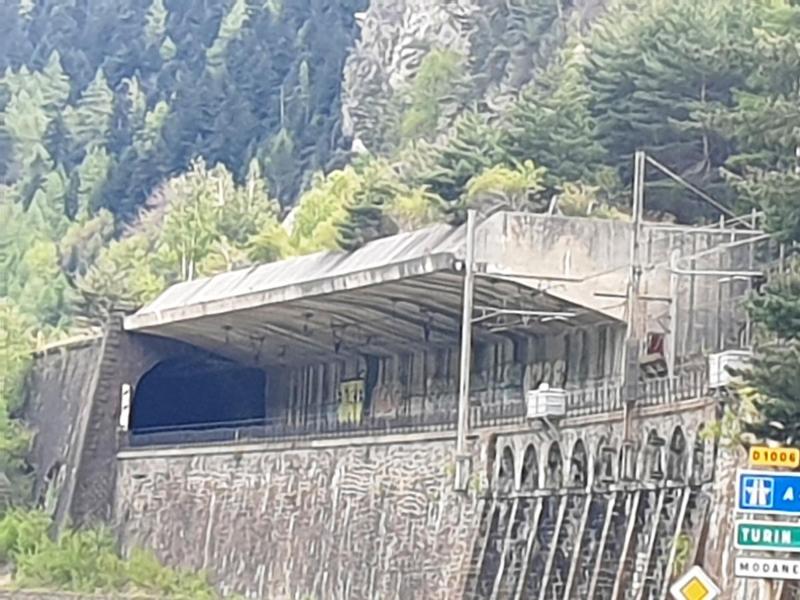 N - HO: Protective gallery - Extension of the Praz gallery (SNCF)