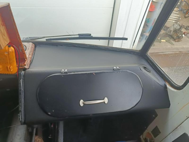 Mercedes T1 / T2 front side window fan outlet