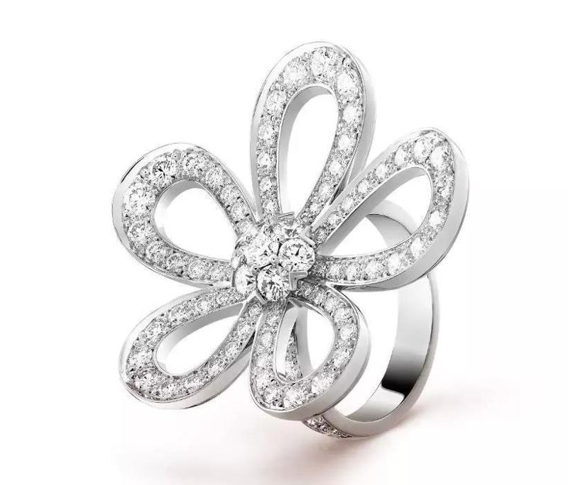 Flowerlace ring VCA