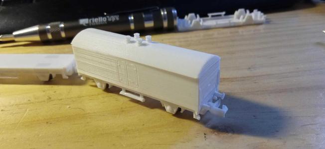 Scale N freezer wagon