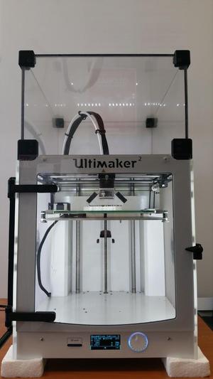 Ultimaker 2 front door