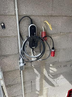 Universal Charger Wallmount