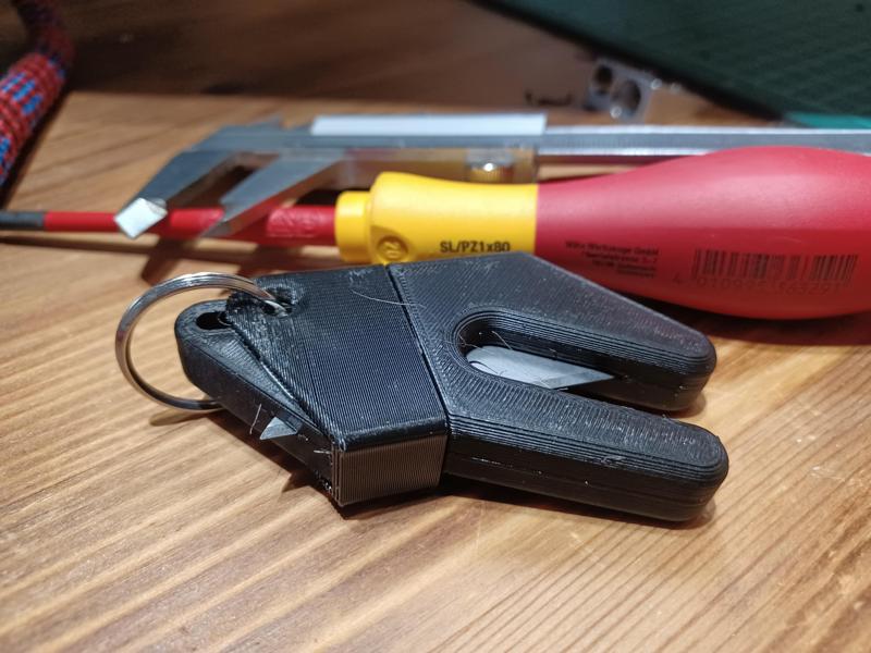 RescueMate: Ultimate Keychain Emergency Cutter