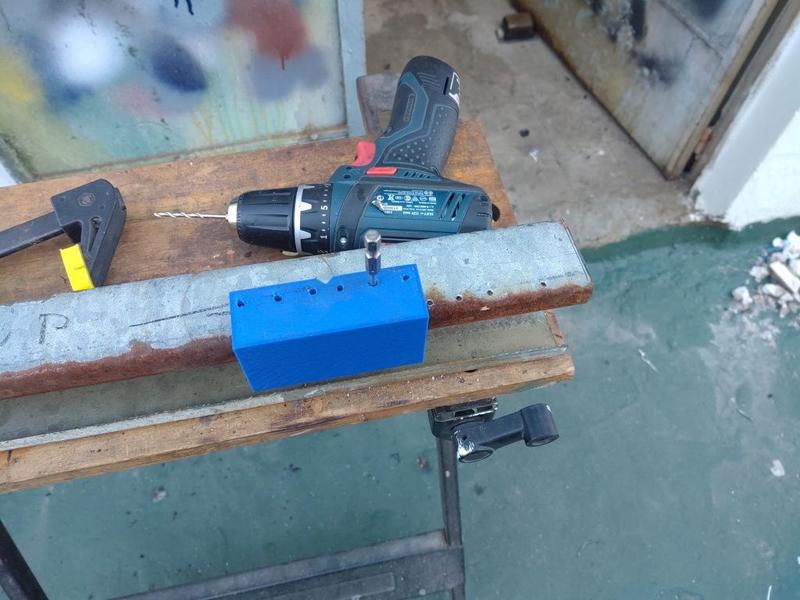 Guía para perforaciones de rack de 19” EIA-310A