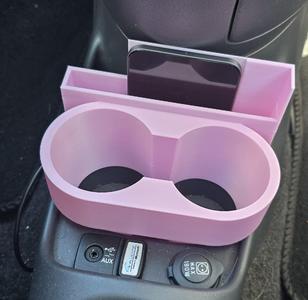 Fiat 500 extended cupholders and iPhone 14 wireless charger