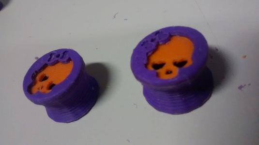 Skull Girl ear expansor