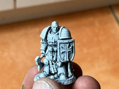 miniature figurine war hammer shield dnd