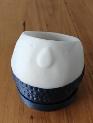 Planter face with plate