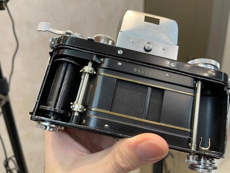 Exakta II takeup spool