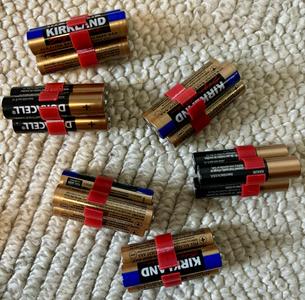 3 AAA battery clip holder