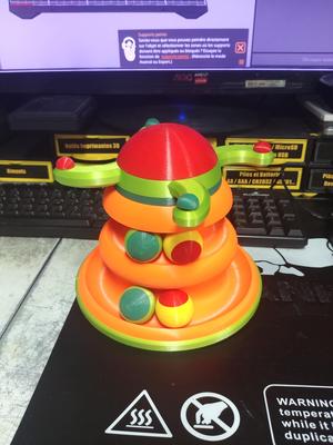 Parties supérieur et inférieur du jouet pour chat / Upper and lower parts of the cat toy