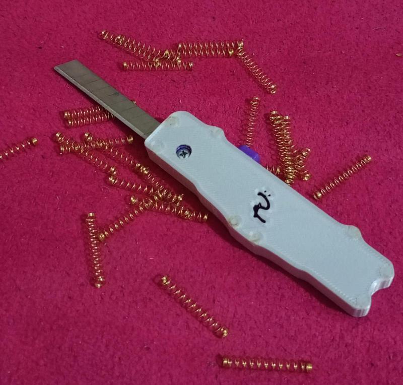 Mecanism Knife with pencil spring