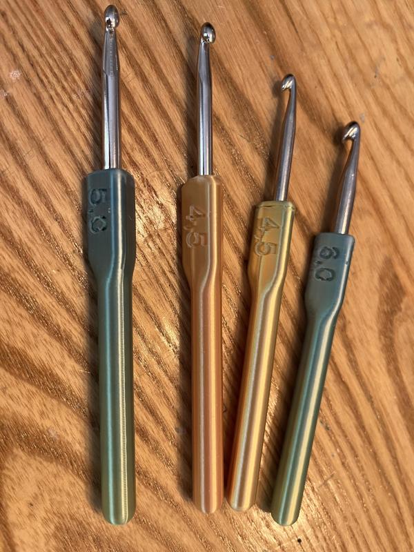 Ergonomic handles for crochet hook  ( Häkelnadel)