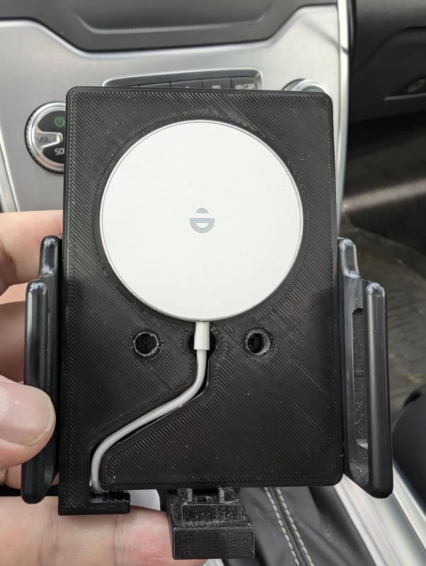 Pixel 8 Pro Qi Car Charger