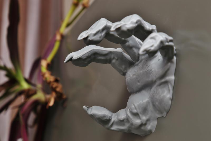 Emerging Creepy Hand - magnetic