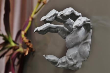 Emerging Creepy Hand - magnetic