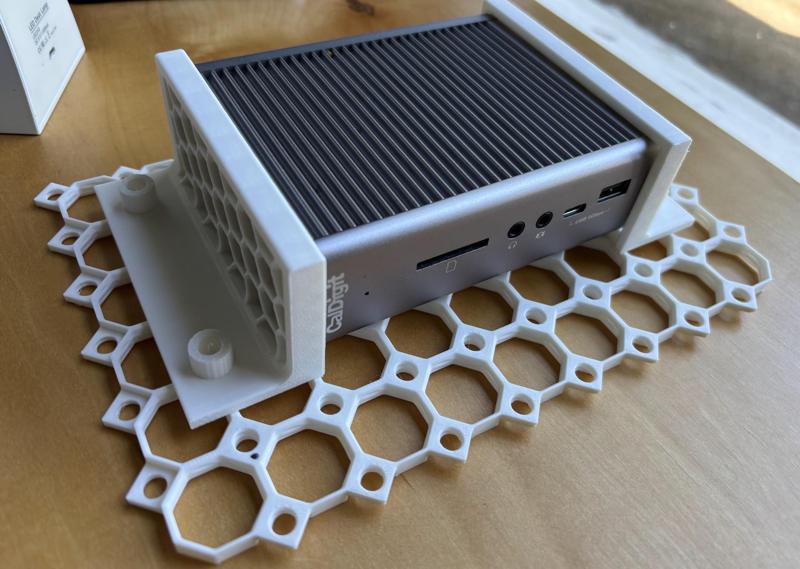 Multiboard Caldigit TS3 holder for underware